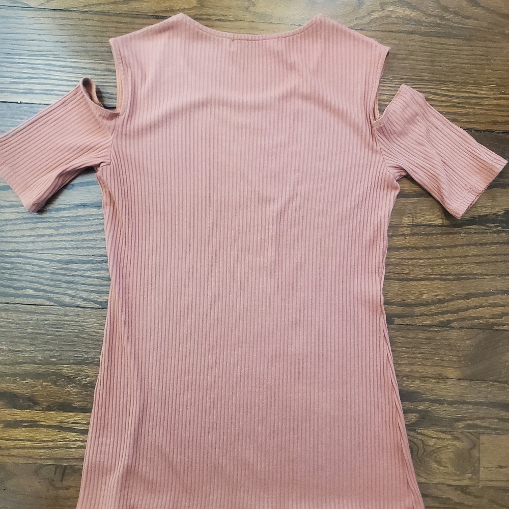 Cold Shoulder Top - Picture 3 of 4